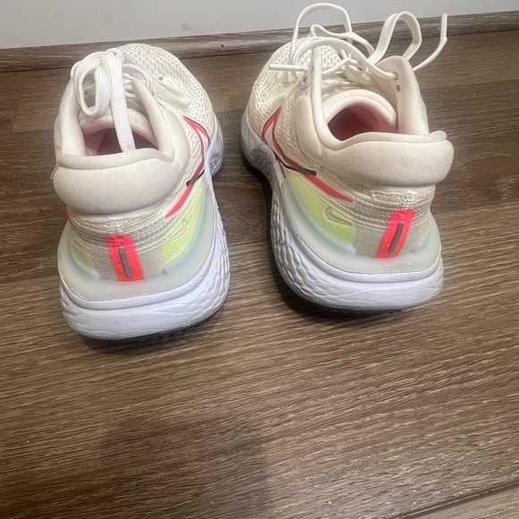 Women's Nike Zoom X Invincible Run Flyknit Running Shoes - Picture 11 of 15